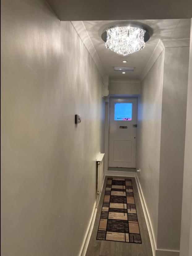 Central Private Double Bedroom In A 2Bedroom Apartment, Connected Via Underground, Overground And Many Bus Routes Londres Exterior foto